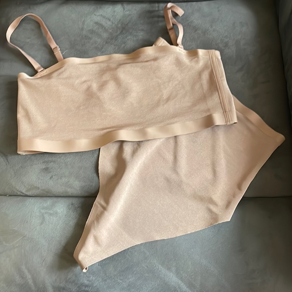 SKIMS Set Large Sheer Contour Top and Medium Contour Thong NWOT